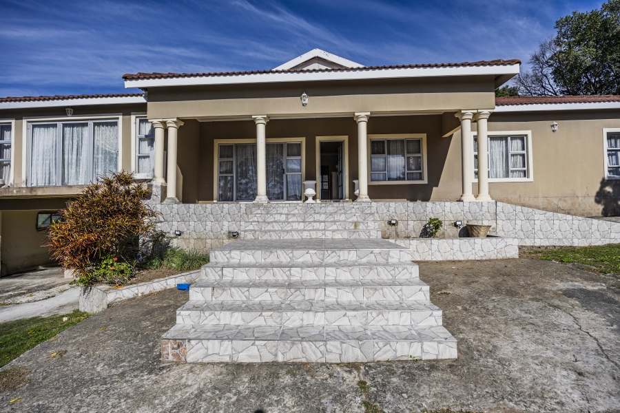 5 Bedroom Property for Sale in Summerpride Eastern Cape